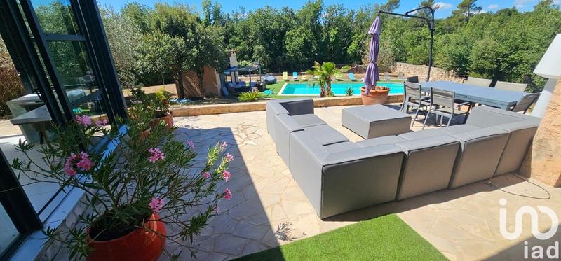 Maison - 242 m² - 8 pièces