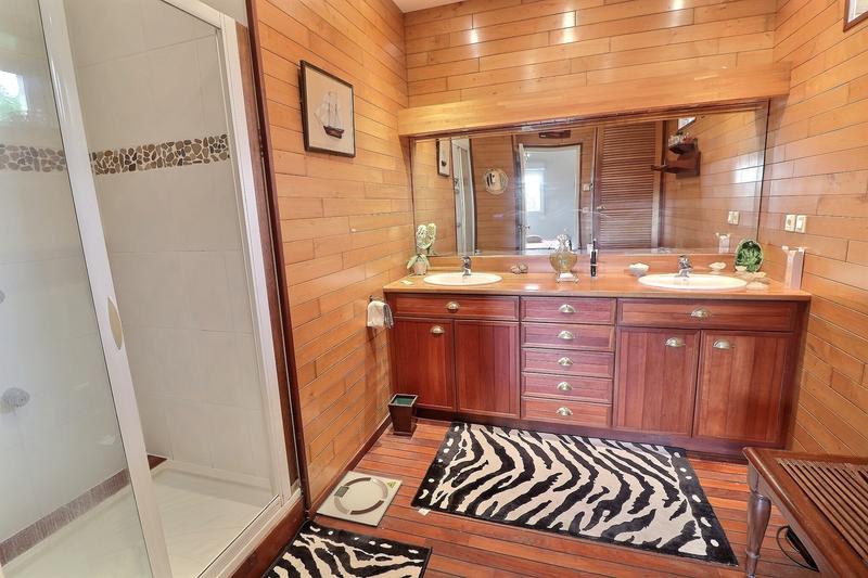 Maison - 260 m² - 7 pièces