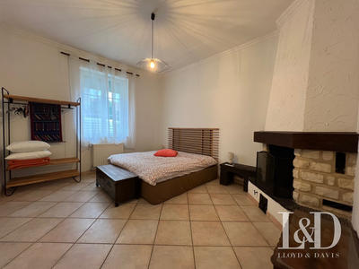 Maison - 235 m² - 8 pièces