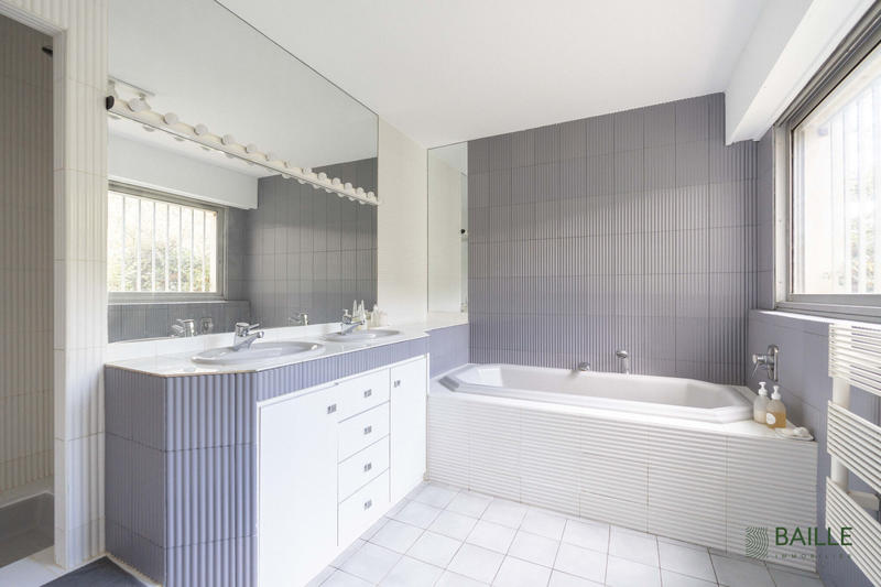 Appartement - 170 m² - 6 pièces