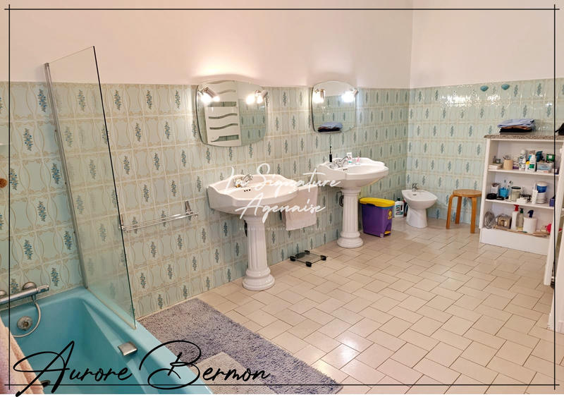 Propriété - 253 m² - 5 pièces