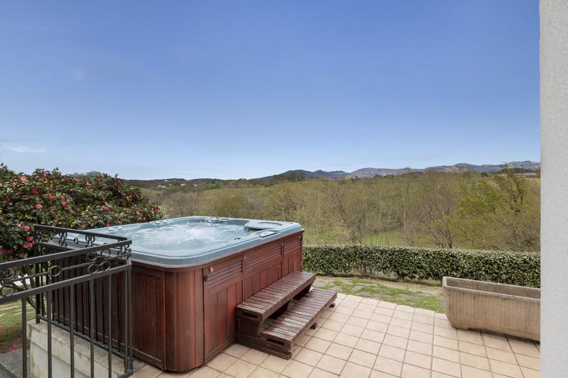 Maison - 226 m² - 8 pièces