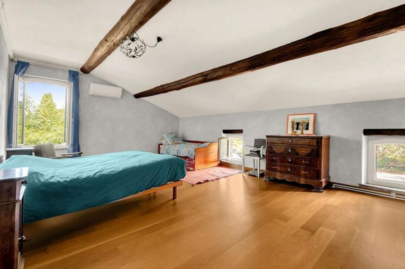 Maison - 300 m² - 11 pièces