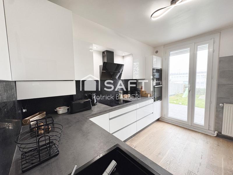 Maison - 94 m² - 5 pièces