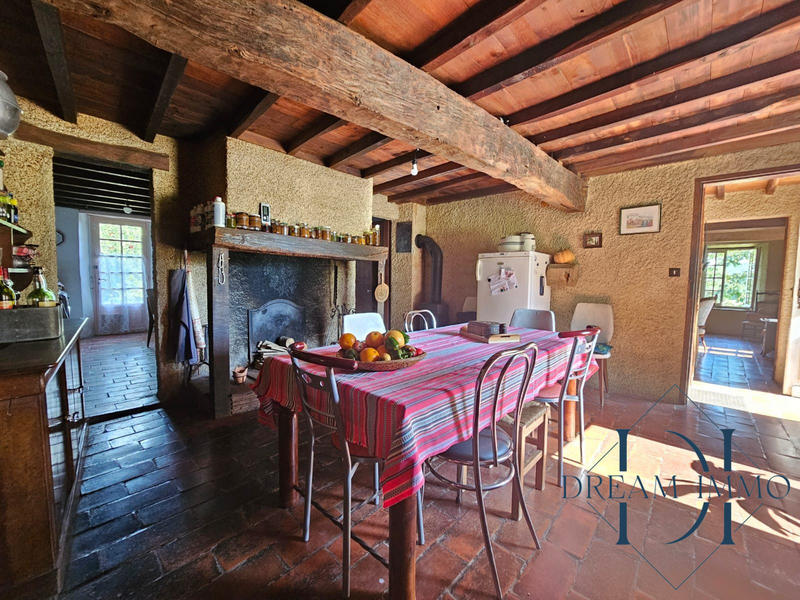 Maison - 340 m² - 14 pièces