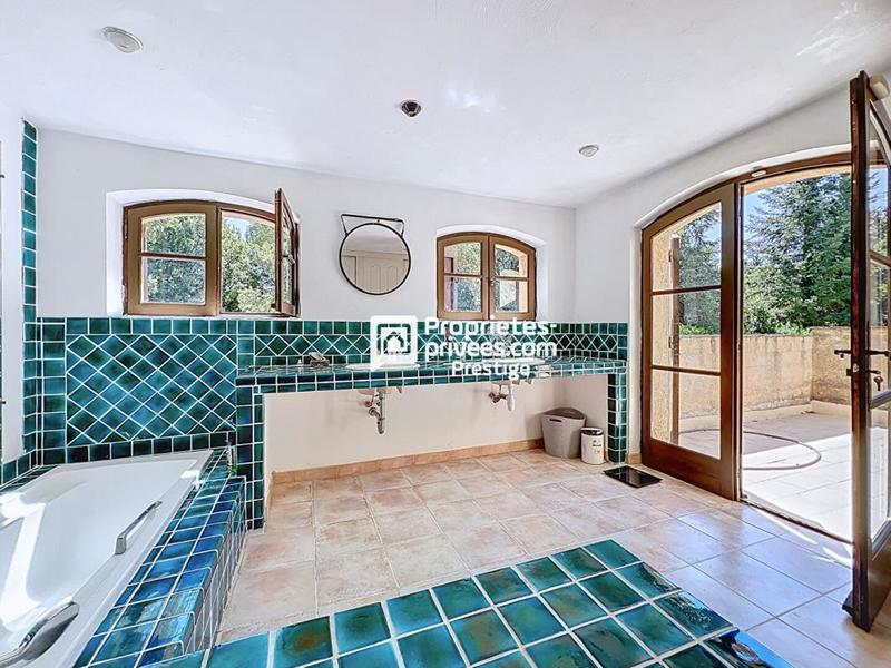 Maison - 211 m² - 7 pièces