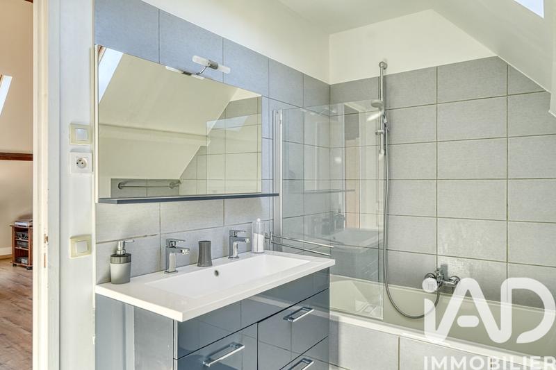 Maison - 200 m² - 8 pièces