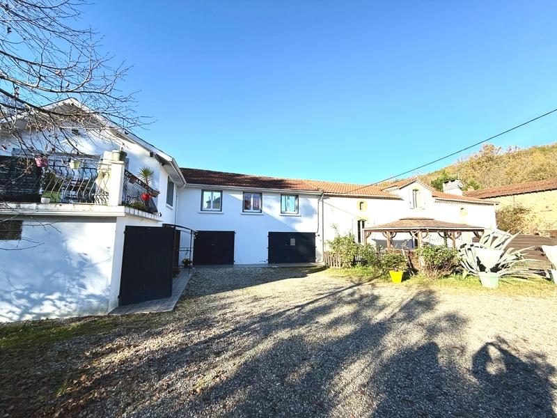 Maison - 353 m² - 12 pièces