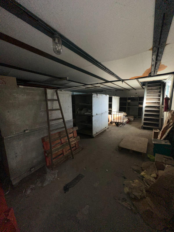 Maison - 890 m² - 10 pièces