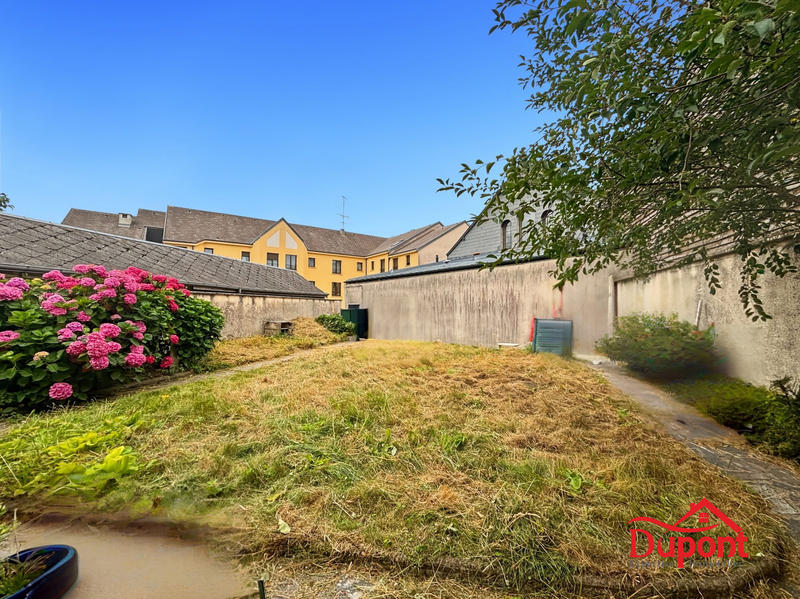 Maison - 233 m² - 9 pièces