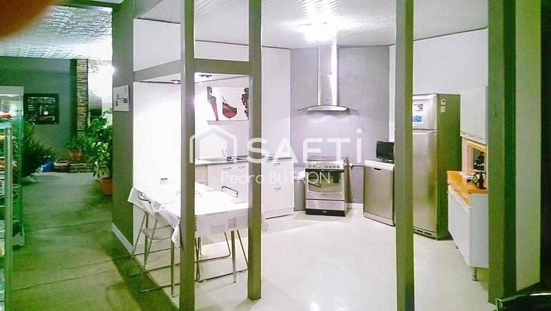 Maison - 205 m² - 7 pièces