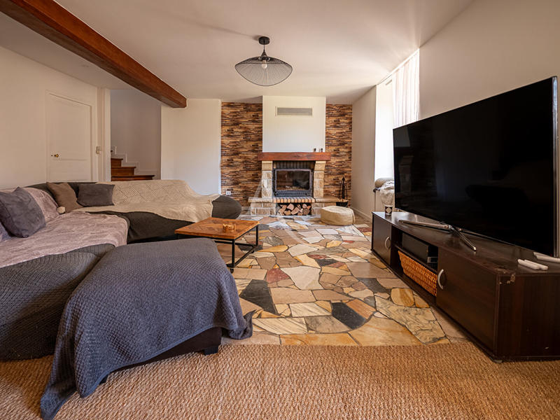 Maison - 330 m² - 8 pièces