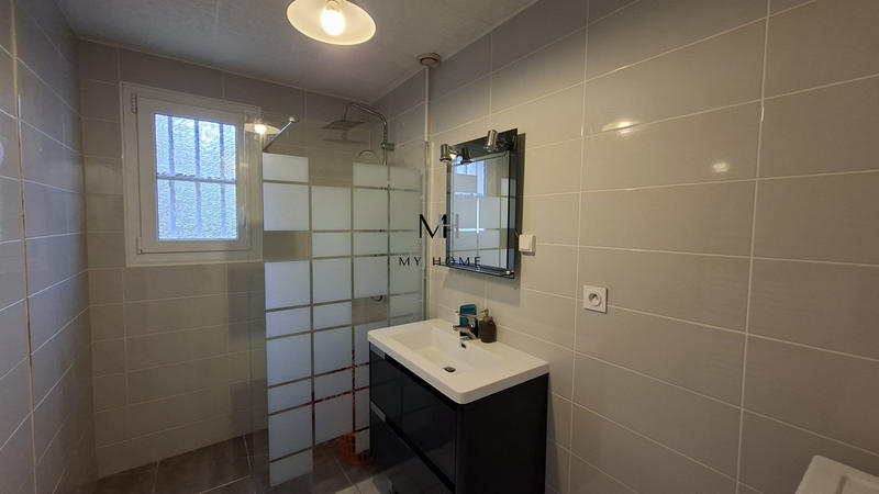 Maison traditionnelle - 170 m² - 8 pièces