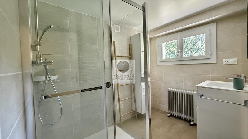 Maison - 230 m² - 9 pièces