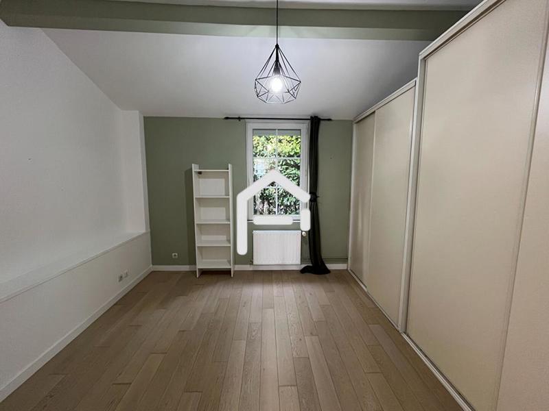 Demeure - 250 m² - 9 pièces