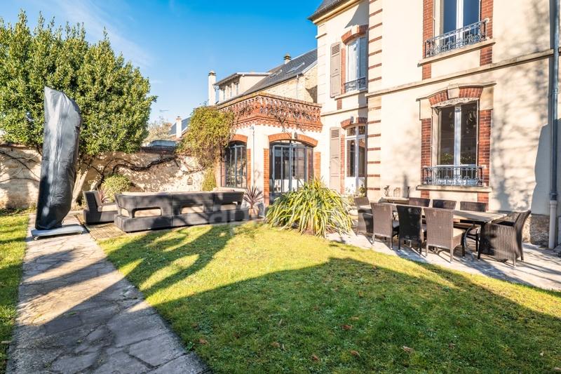 Maison bourgeoise - 235 m² - 8 pièces
