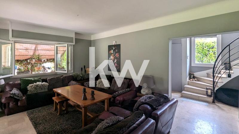 Maison - 180 m² - 8 pièces