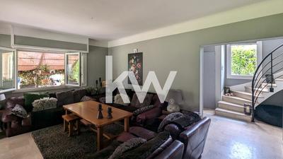 Maison - 180 m² - 8 pièces