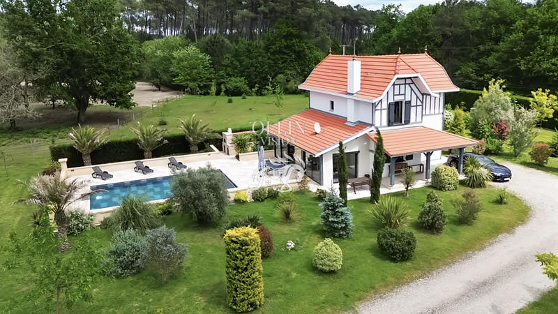 Propriété - 203 m² - 7 pièces