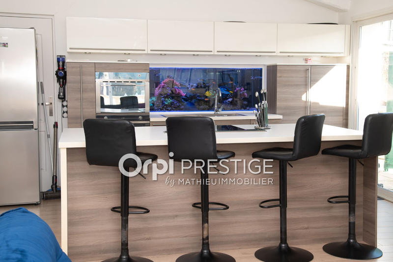 Villa - 201 m² - 9 pièces