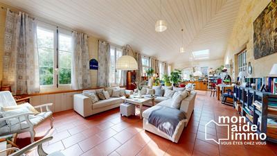 Maison - 250 m² - 7 pièces