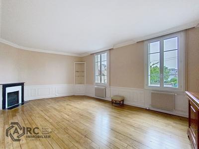 Appartement - 136 m² - 7 pièces