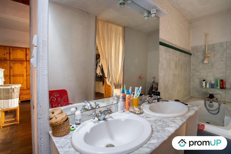 Maison - 240 m² - 6 pièces