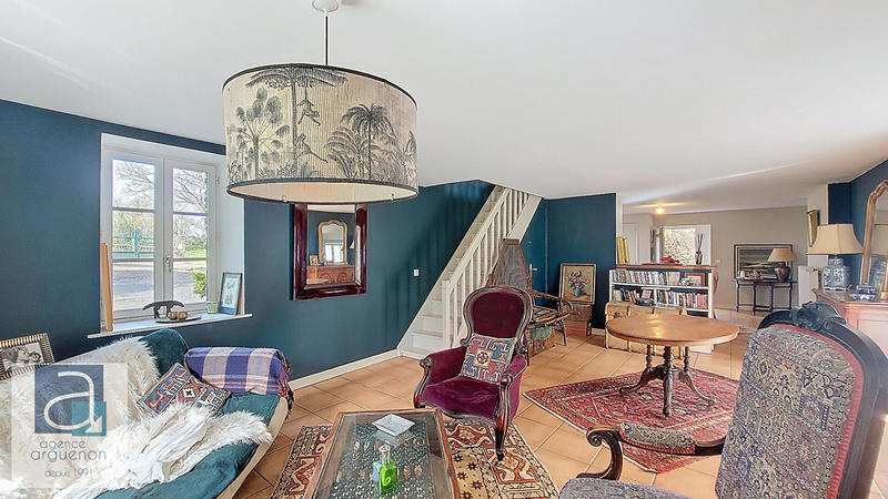 Maison - 488 m² - 12 pièces