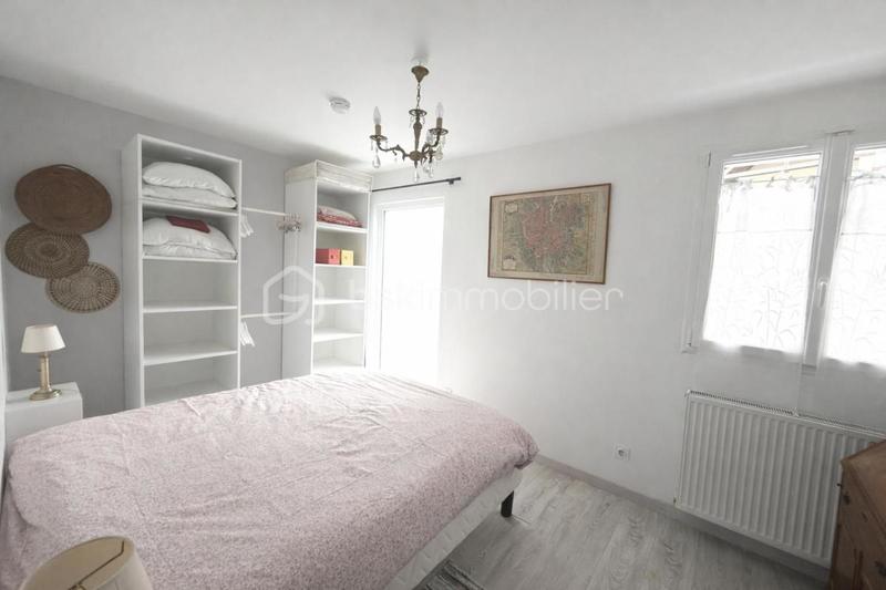 Maison - 1 172 m² - 8 pièces