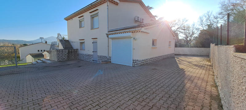 Maison - 165 m² - 6 pièces