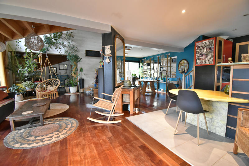 Maison - 166 m² - 8 pièces