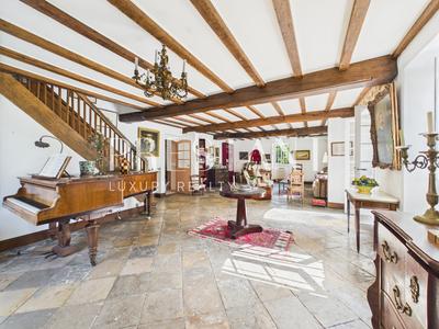 Maison - 285 m² - 7 pièces