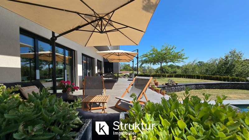 Villa - 280 m² - 9 pièces