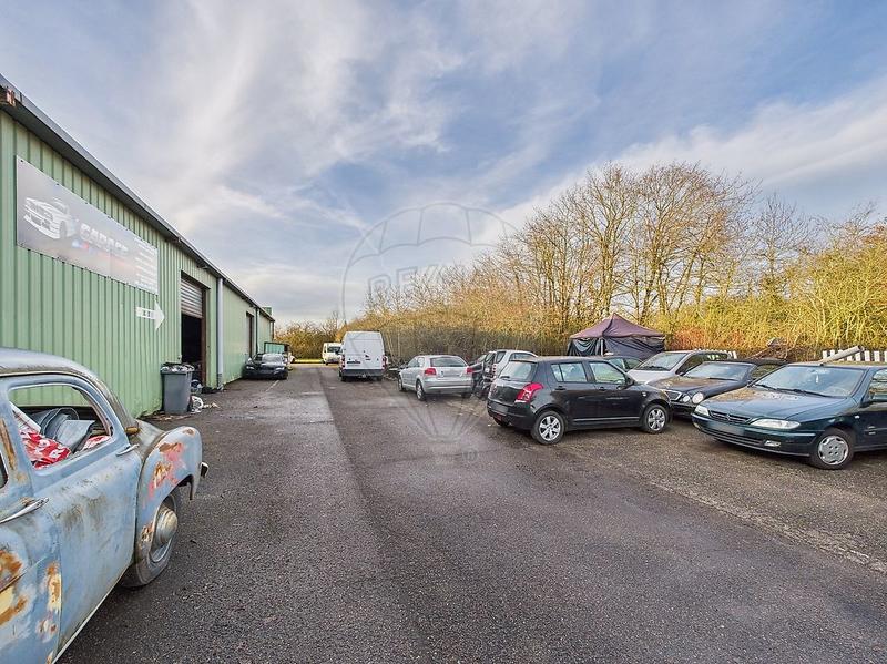 Magasins - 475 m² - 1 pièce