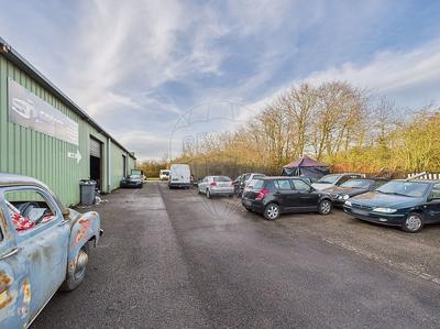 Magasins - 475 m² - 1 pièce