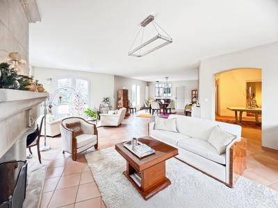 Maison - 250 m² - 7 pièces