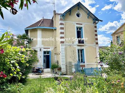 Maison bourgeoise - 180 m² - 9 pièces