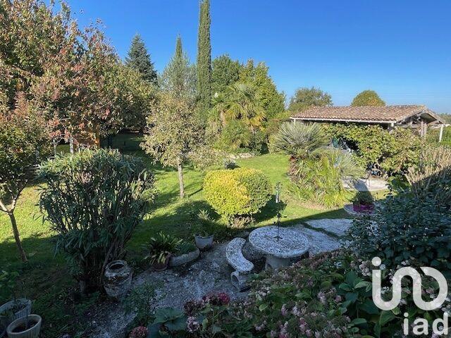 Maison - 202 m² - 7 pièces