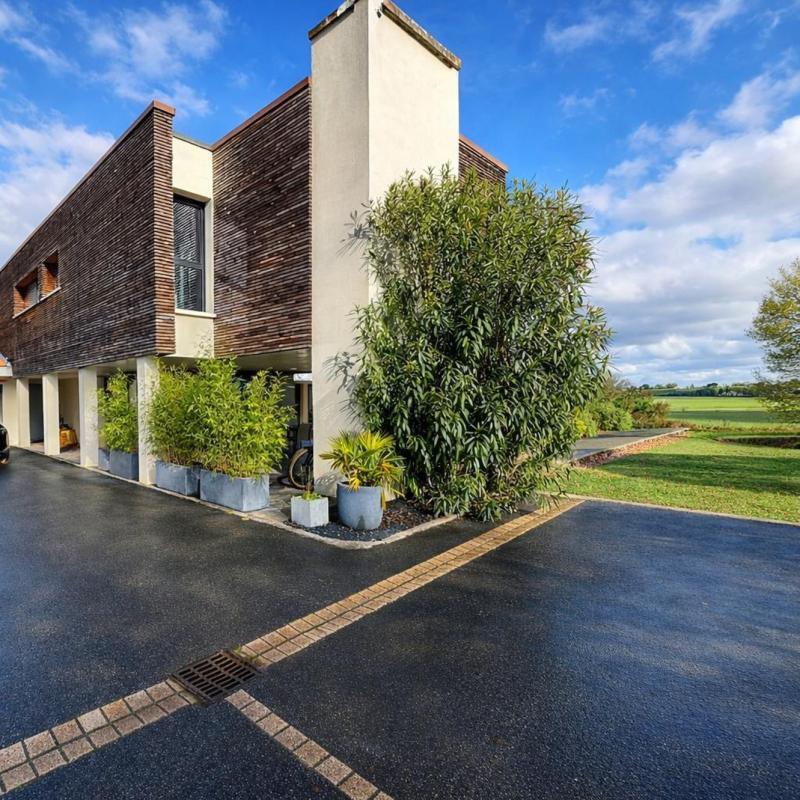 Maison - 280 m² - 6 pièces