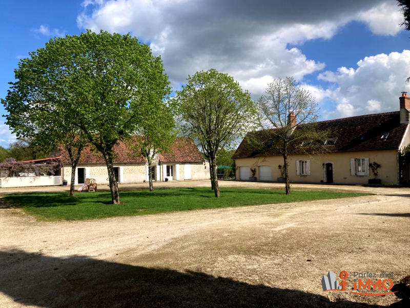 Maison - 335 m² - 12 pièces