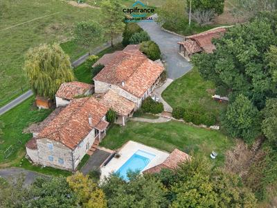 Propriété - 315 m² - 12 pièces