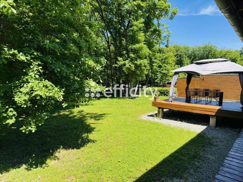 Maison - 240 m² - 10 pièces