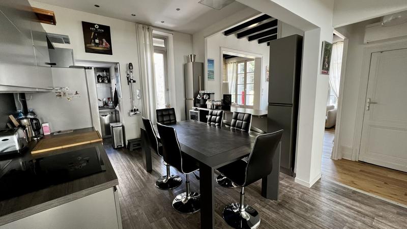 Maison - 300 m² - 8 pièces