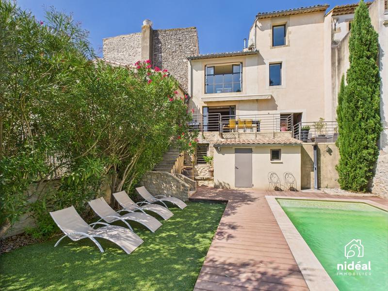 Maison - 216 m² - 8 pièces