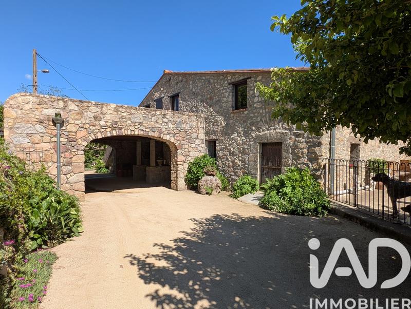 Maison - 195 m² - 8 pièces