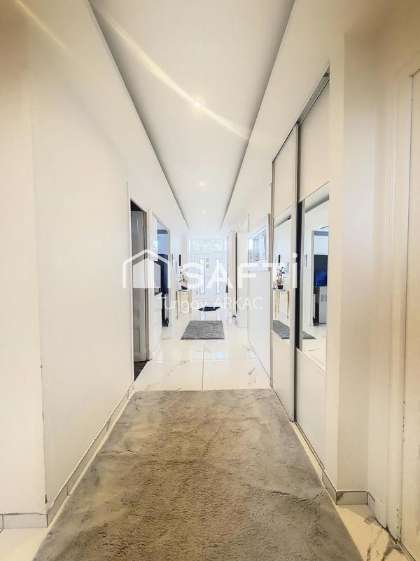 Maison - 236 m² - 8 pièces