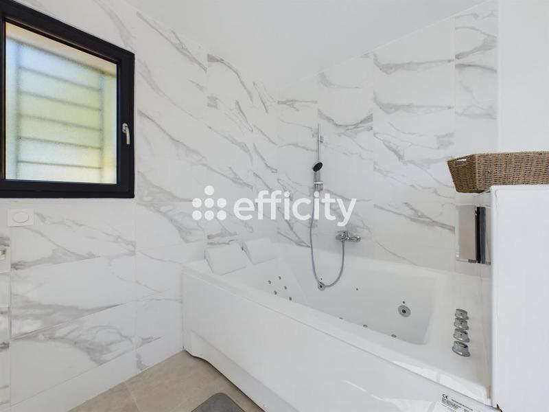 Maison - 200 m² - 7 pièces