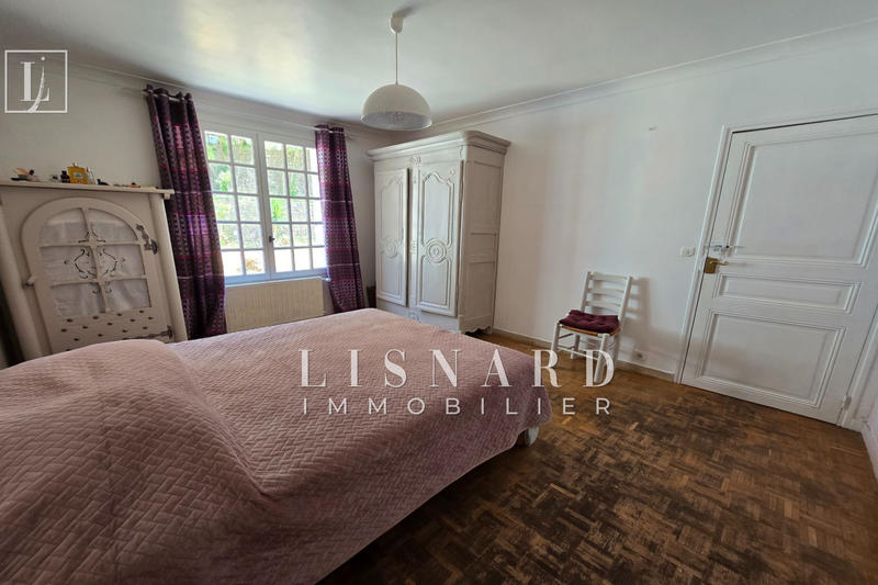 Maison - 240 m² - 6 pièces