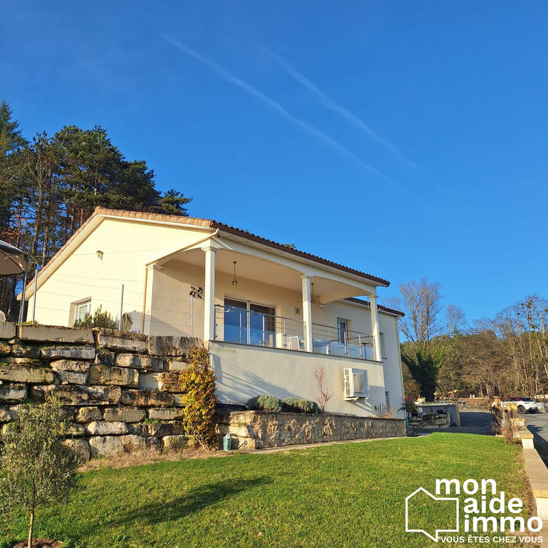 Maison - 235 m² - 7 pièces