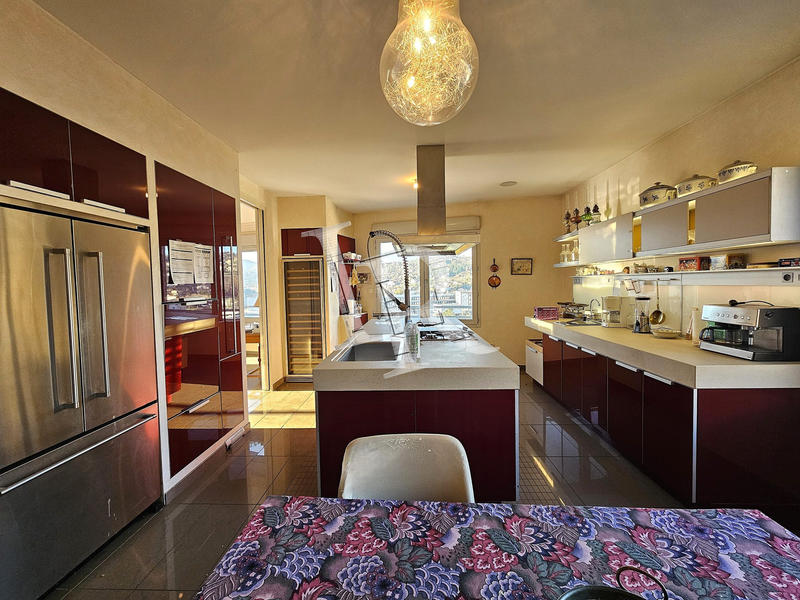 Appartement - 242 m² - 6 pièces
